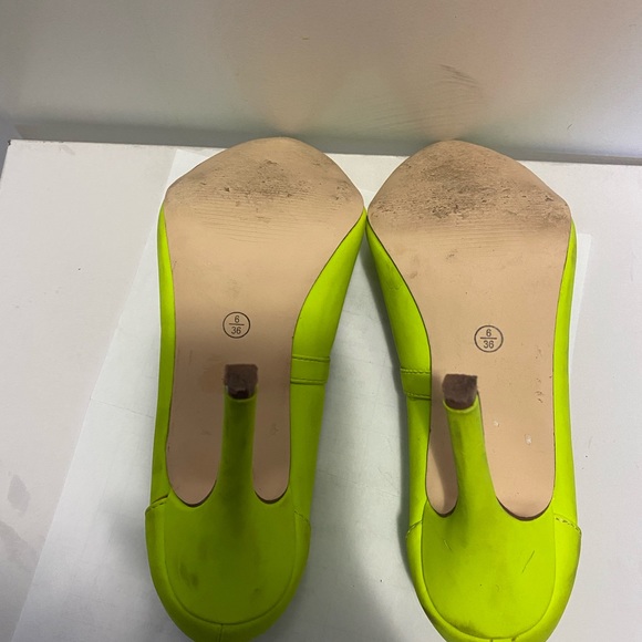 Charlotte Russe Ladies Pumps - Picture 3 of 4